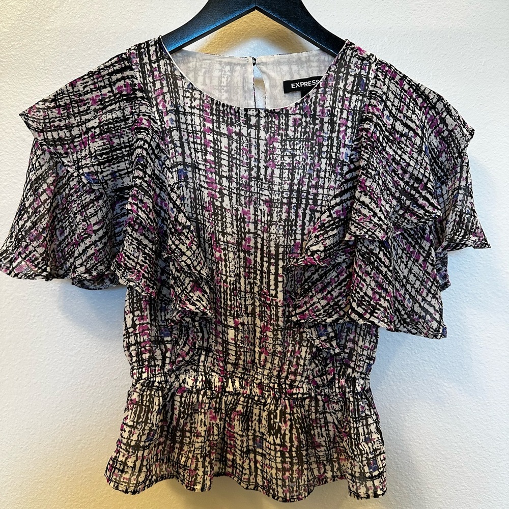 Express top size XS with ruffle